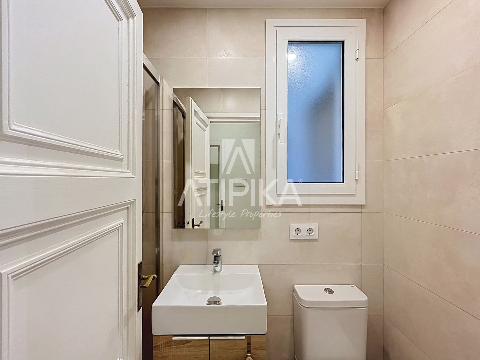 5 bedroom Office for rent in Barcelona city - € 2,400 (Ref: 10166003)