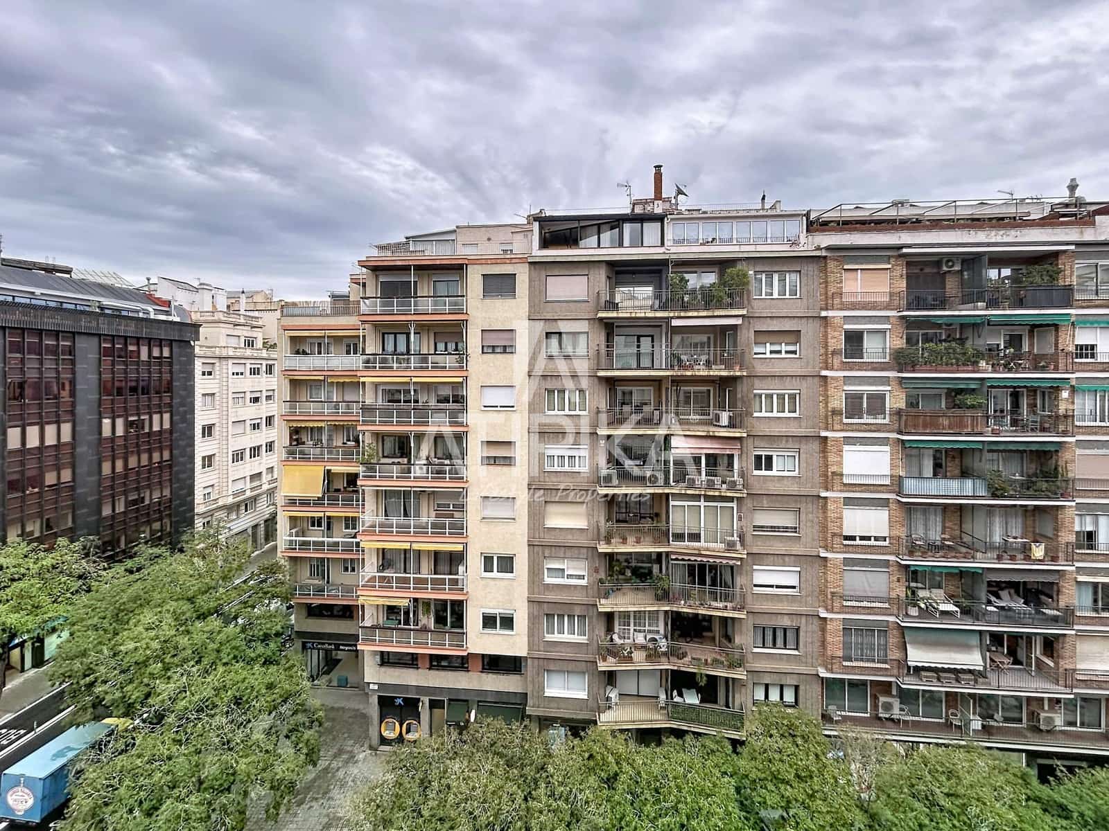 5 bedroom Office for rent in Barcelona city - € 2,400 (Ref: 10166003)