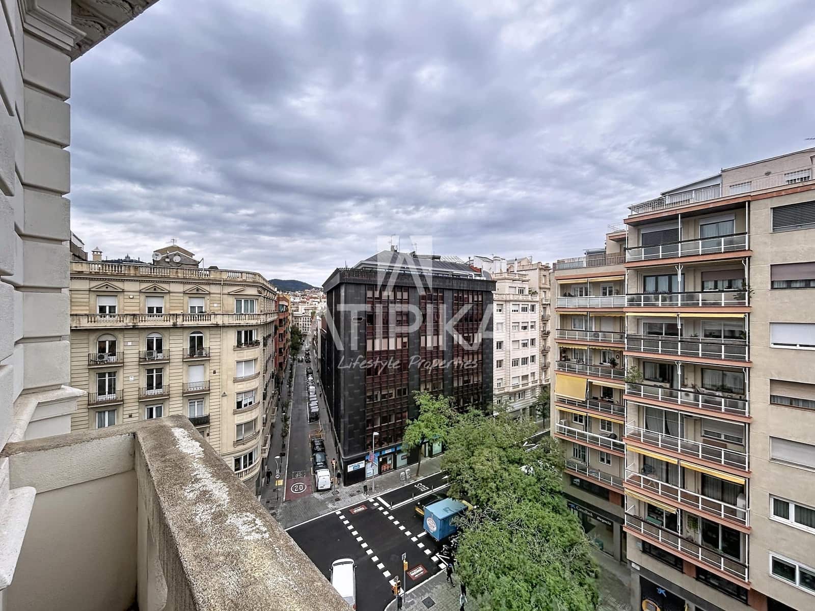 5 bedroom Office for rent in Barcelona city - € 2,400 (Ref: 10166003)