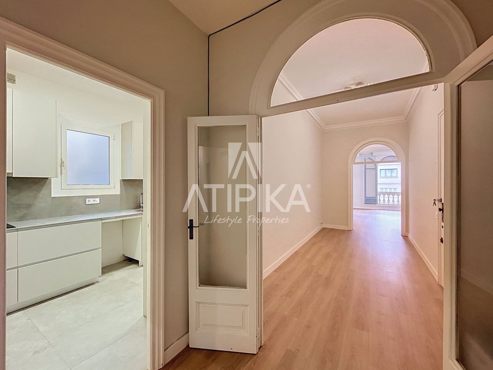 5 bedroom Office for rent in Barcelona city - € 2,400 (Ref: 10166003)