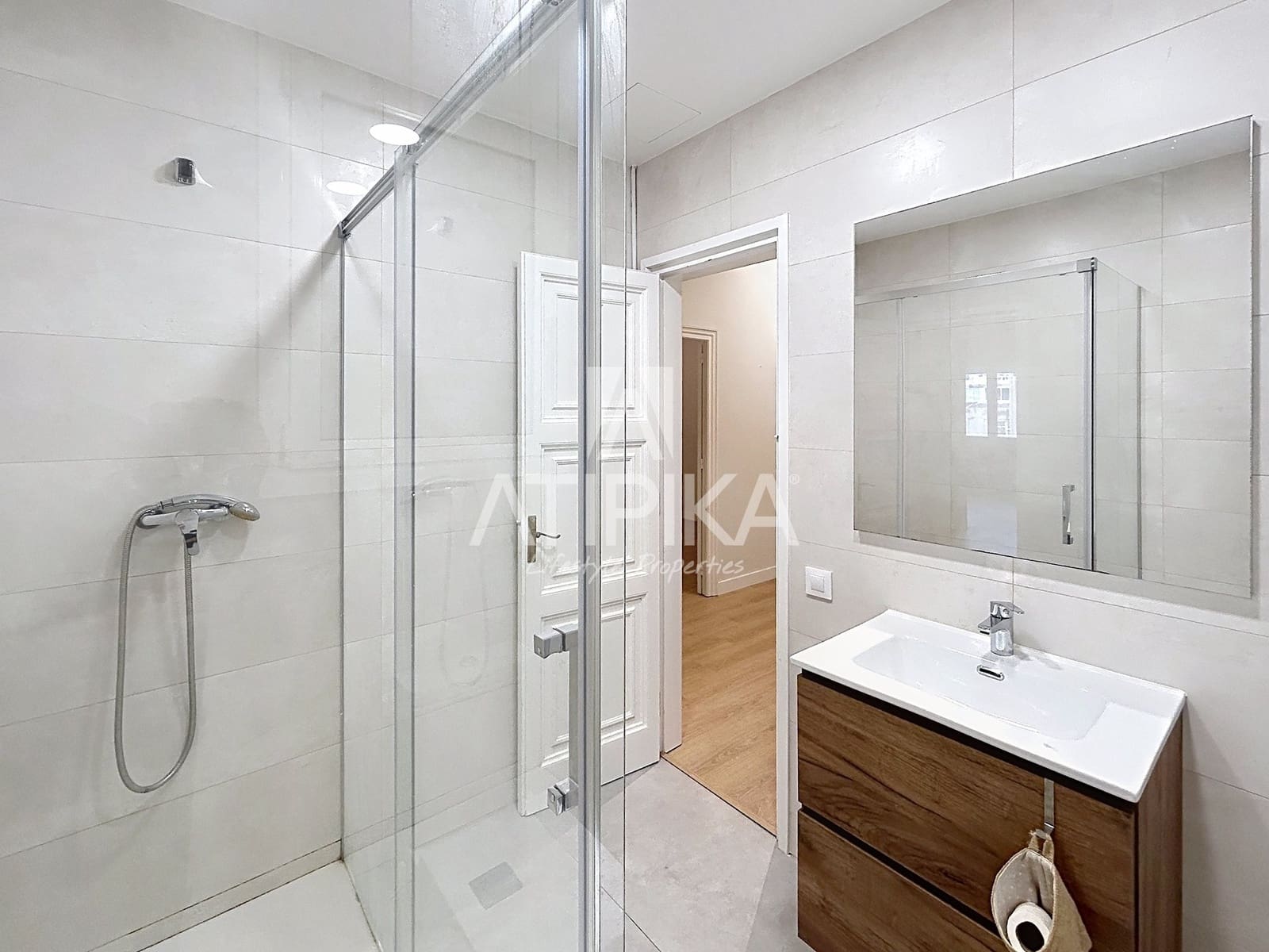 5 bedroom Office for rent in Barcelona city - € 2,400 (Ref: 10166003)