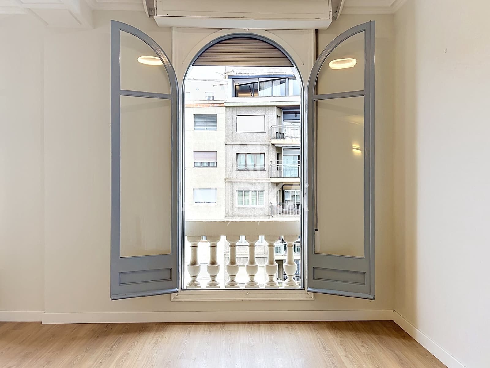 5 bedroom Office for rent in Barcelona city - € 2,400 (Ref: 10166003)