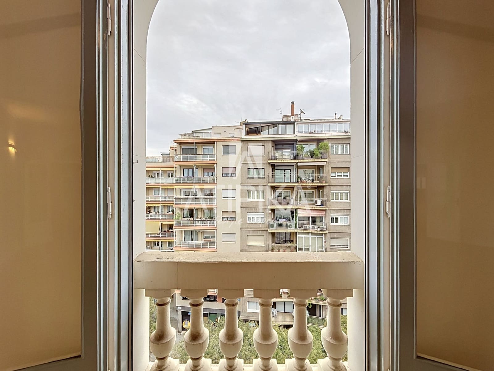 5 bedroom Office for rent in Barcelona city - € 2,400 (Ref: 10166003)