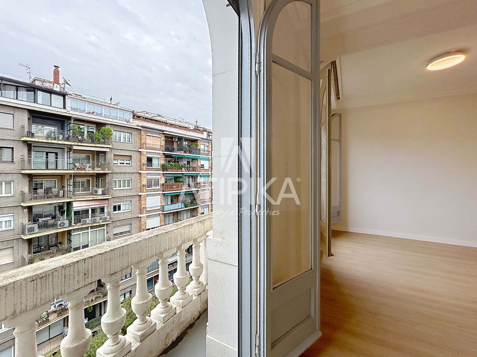 5 bedroom Office for rent in Barcelona city - € 2,400 (Ref: 10166003)