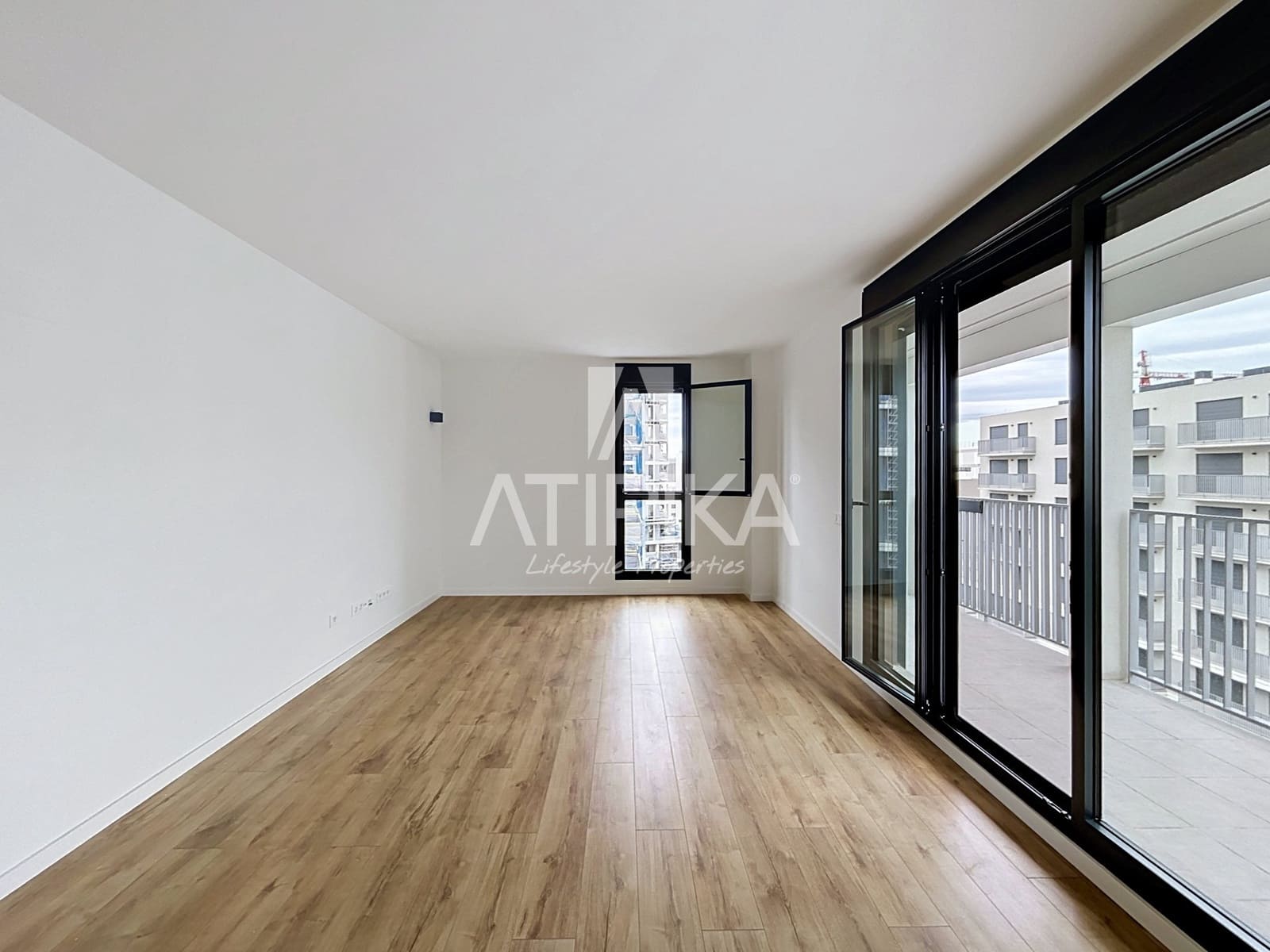 2 slaapkamer Appartement te huur in Barcelona stad met zwembad garage - € 1.900 (Ref: 10168075)