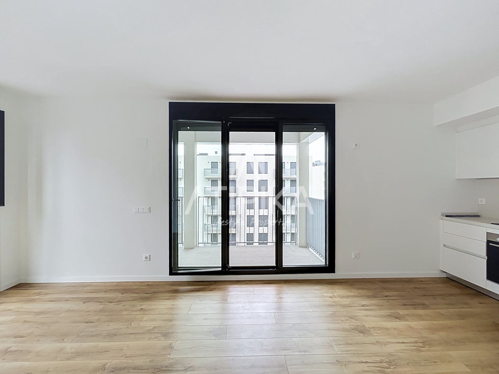 2 slaapkamer Appartement te huur in Barcelona stad met zwembad garage - € 1.900 (Ref: 10168075)