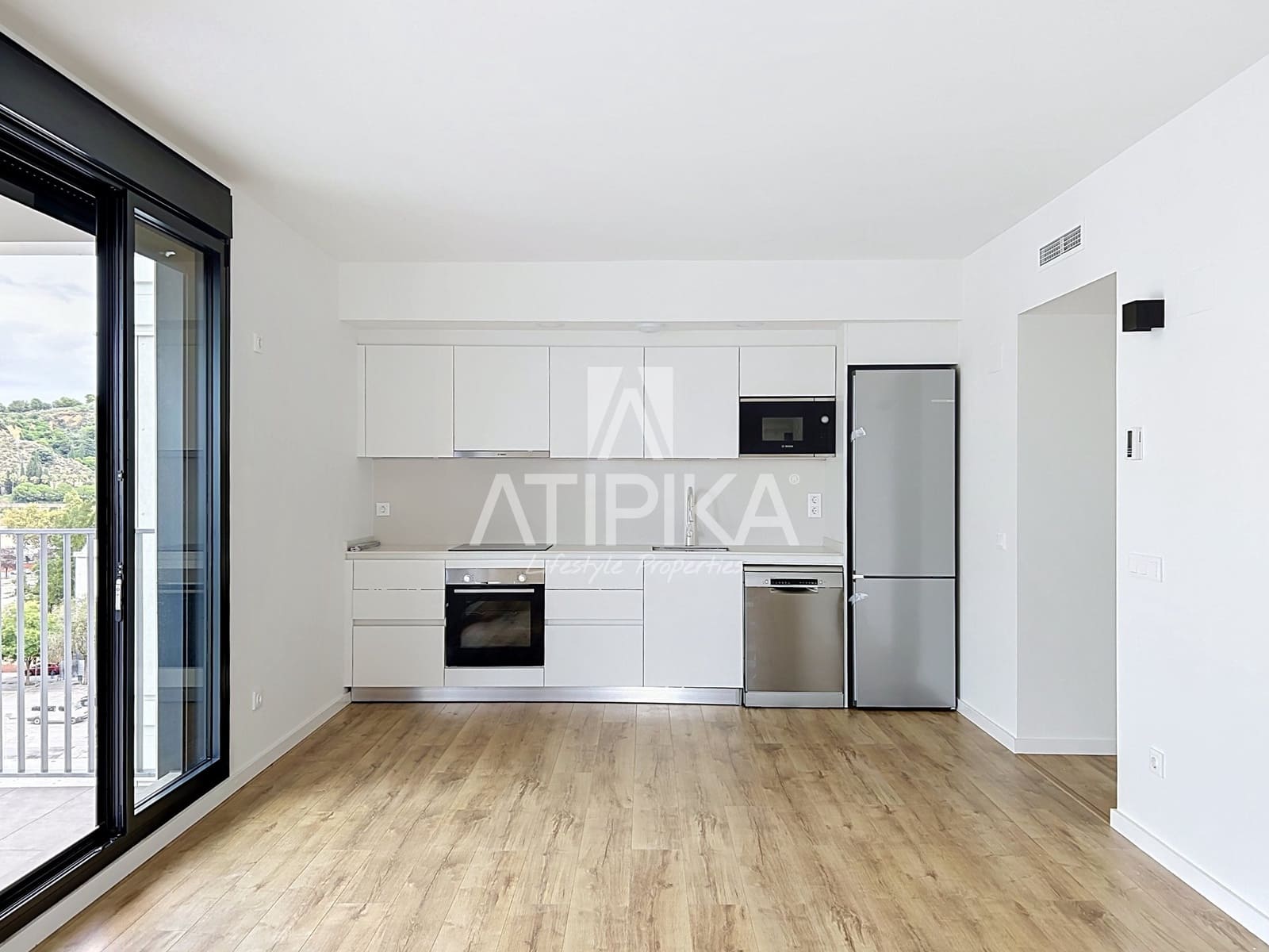 2 slaapkamer Appartement te huur in Barcelona stad met zwembad garage - € 1.900 (Ref: 10168075)