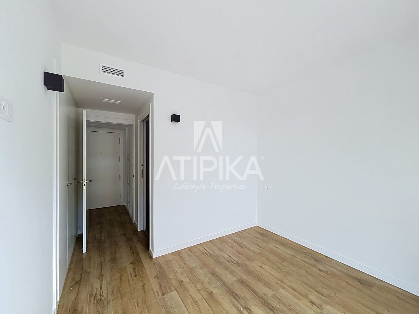 2 slaapkamer Appartement te huur in Barcelona stad met zwembad garage - € 1.900 (Ref: 10168075)