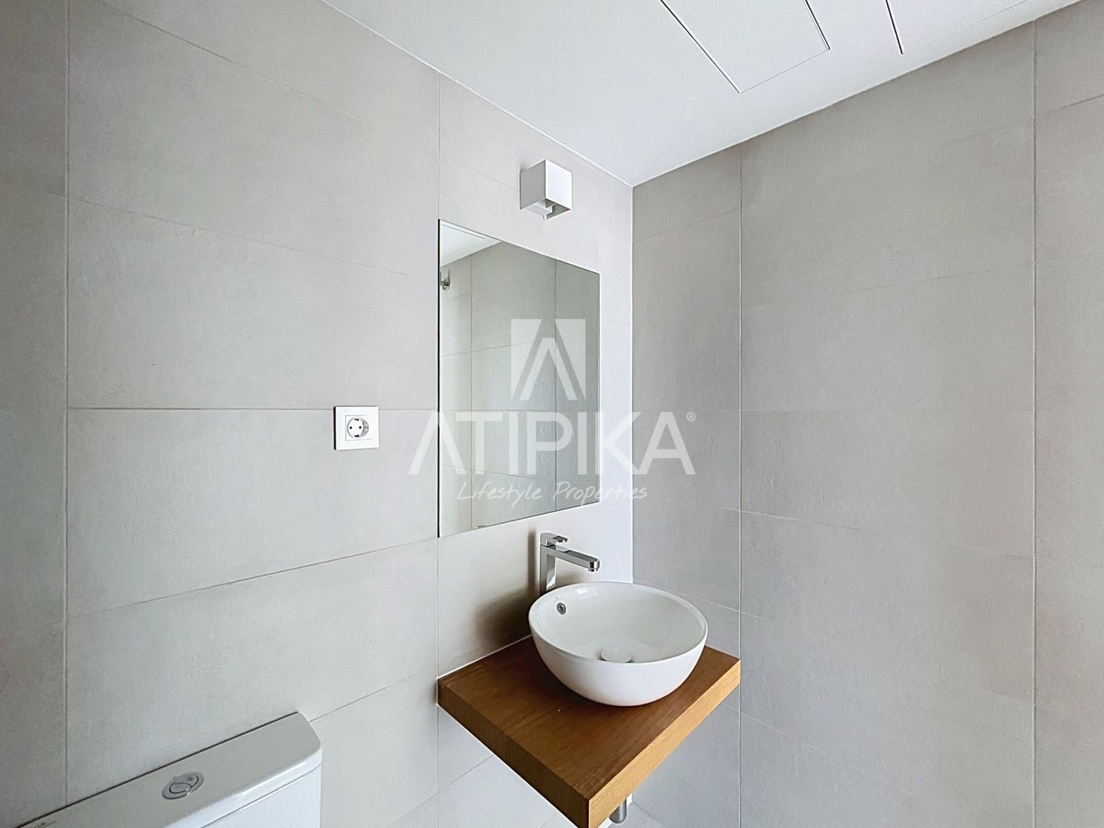 2 slaapkamer Appartement te huur in Barcelona stad met zwembad garage - € 1.900 (Ref: 10168075)