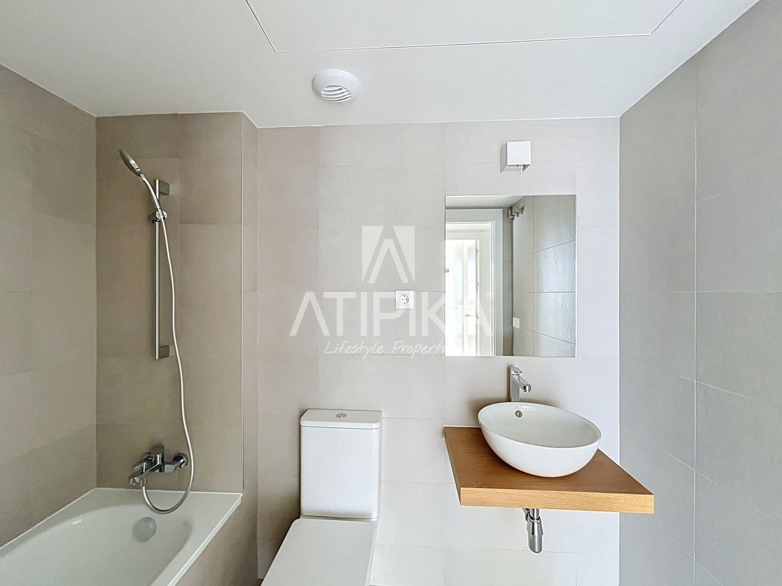 2 slaapkamer Appartement te huur in Barcelona stad met zwembad garage - € 1.900 (Ref: 10168075)