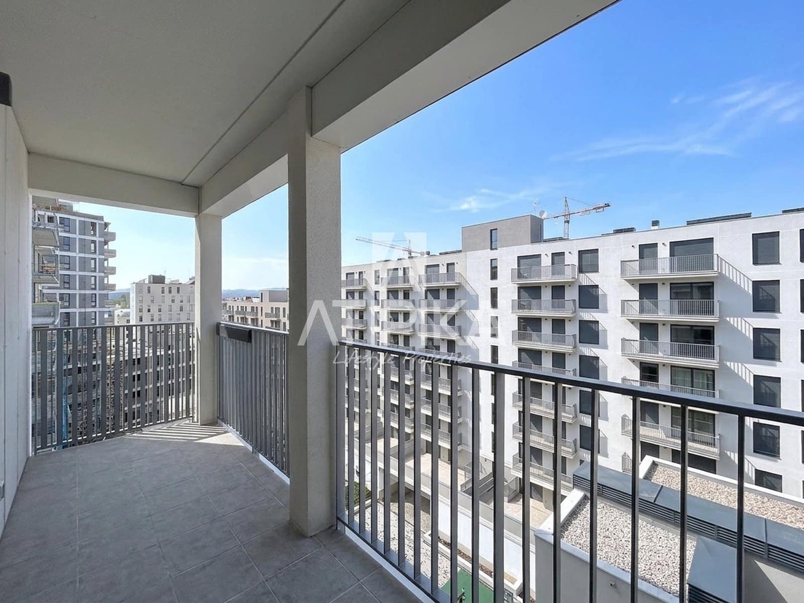2 slaapkamer Appartement te huur in Barcelona stad met zwembad garage - € 1.900 (Ref: 10168075)
