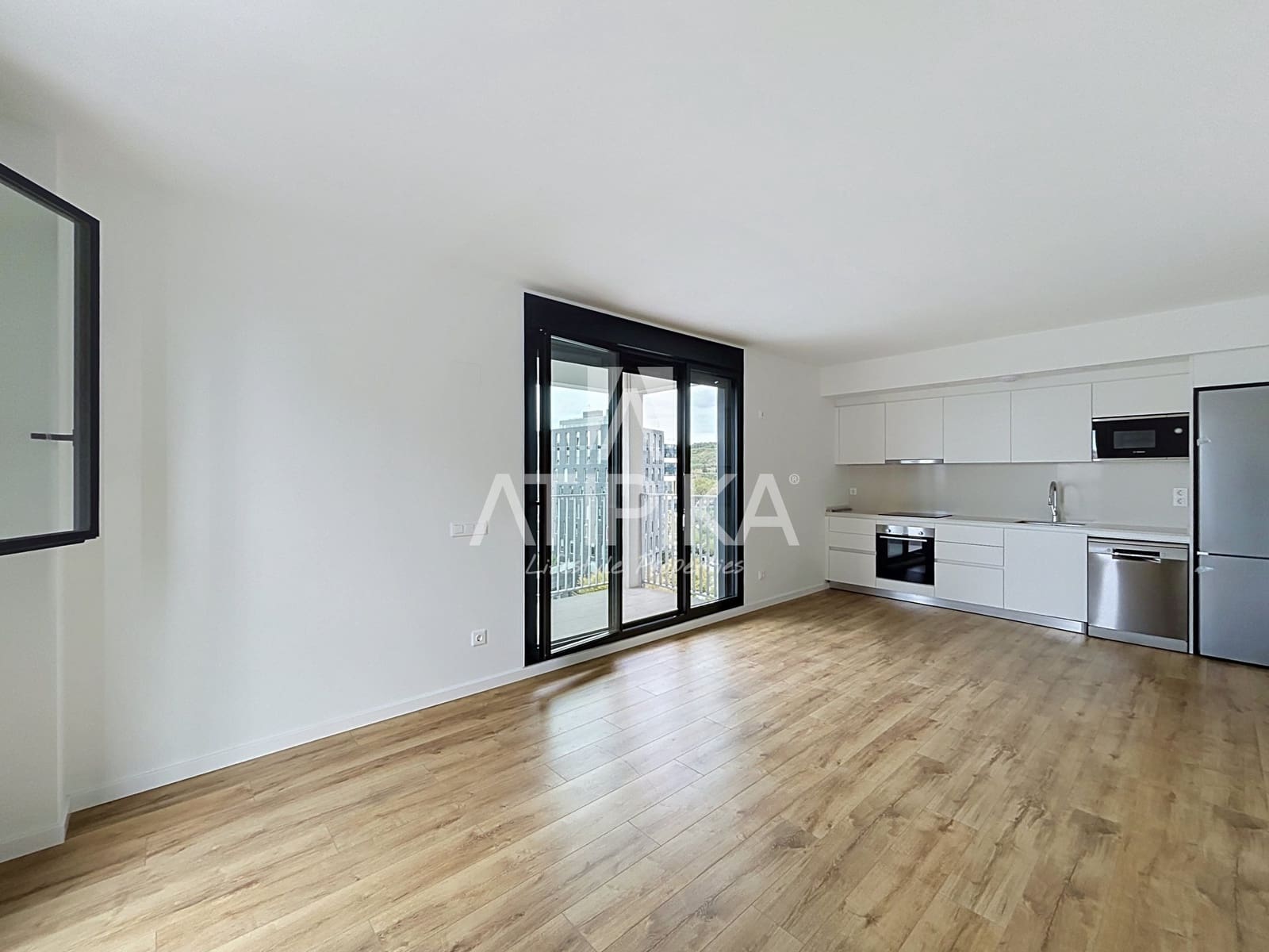 2 slaapkamer Appartement te huur in Barcelona stad met zwembad garage - € 1.900 (Ref: 10168075)