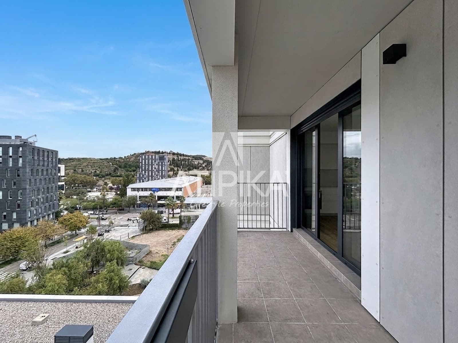 2 slaapkamer Appartement te huur in Barcelona stad met zwembad garage - € 1.900 (Ref: 10168075)