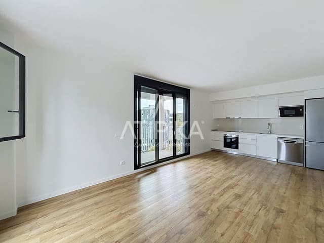 2 slaapkamer Appartement te huur in Barcelona stad met zwembad garage - € 1.900 (Ref: 10168075)