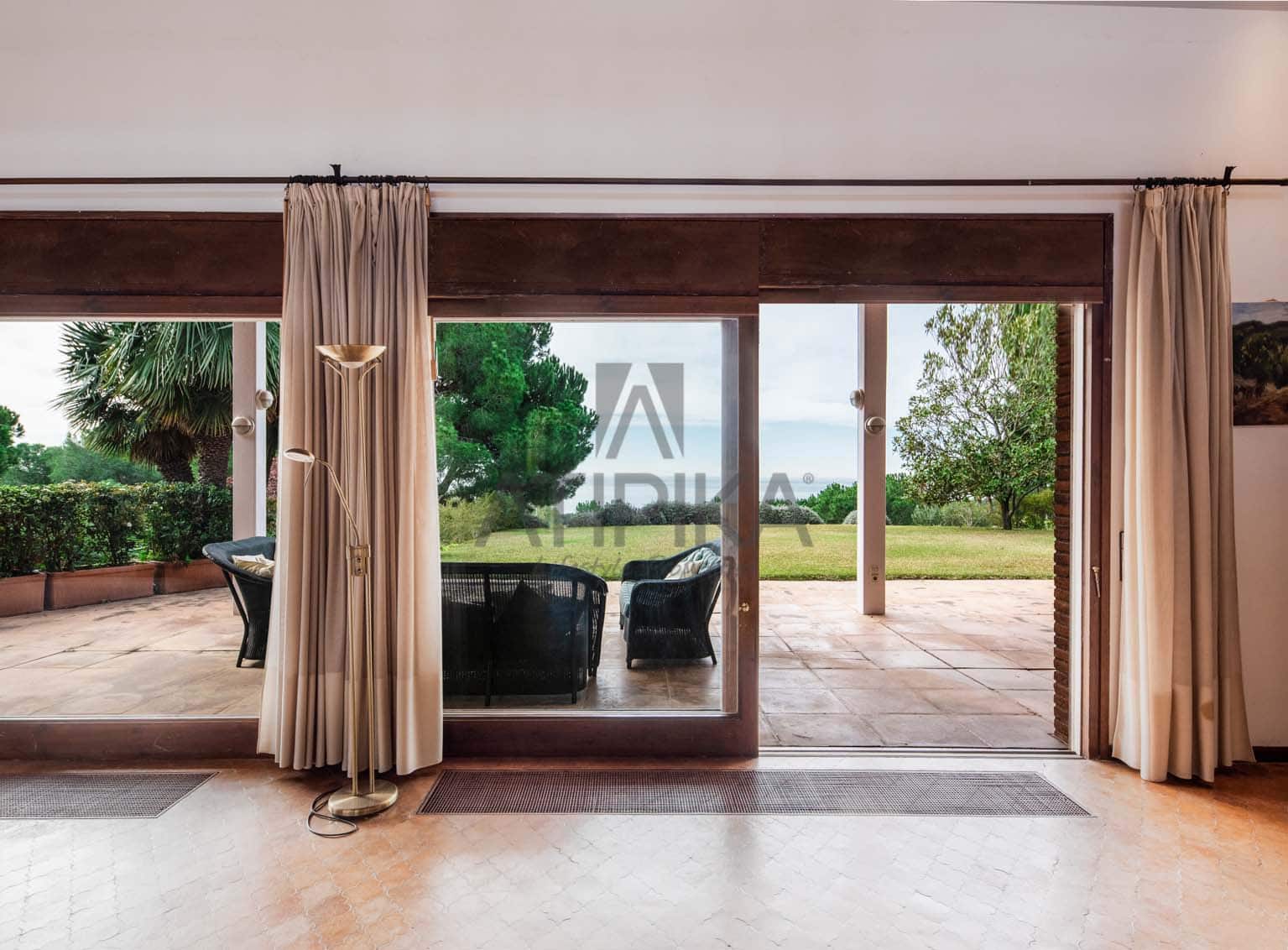 5 bedroom Villa for sale in Sant Vicenc de Montalt with pool - € 1,575,000 (Ref: 5097743)