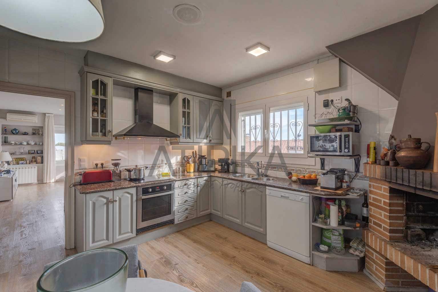 6 soveværelse Villa til salg i Cabrils med swimmingpool - € 695.000 (Ref: 5097949)