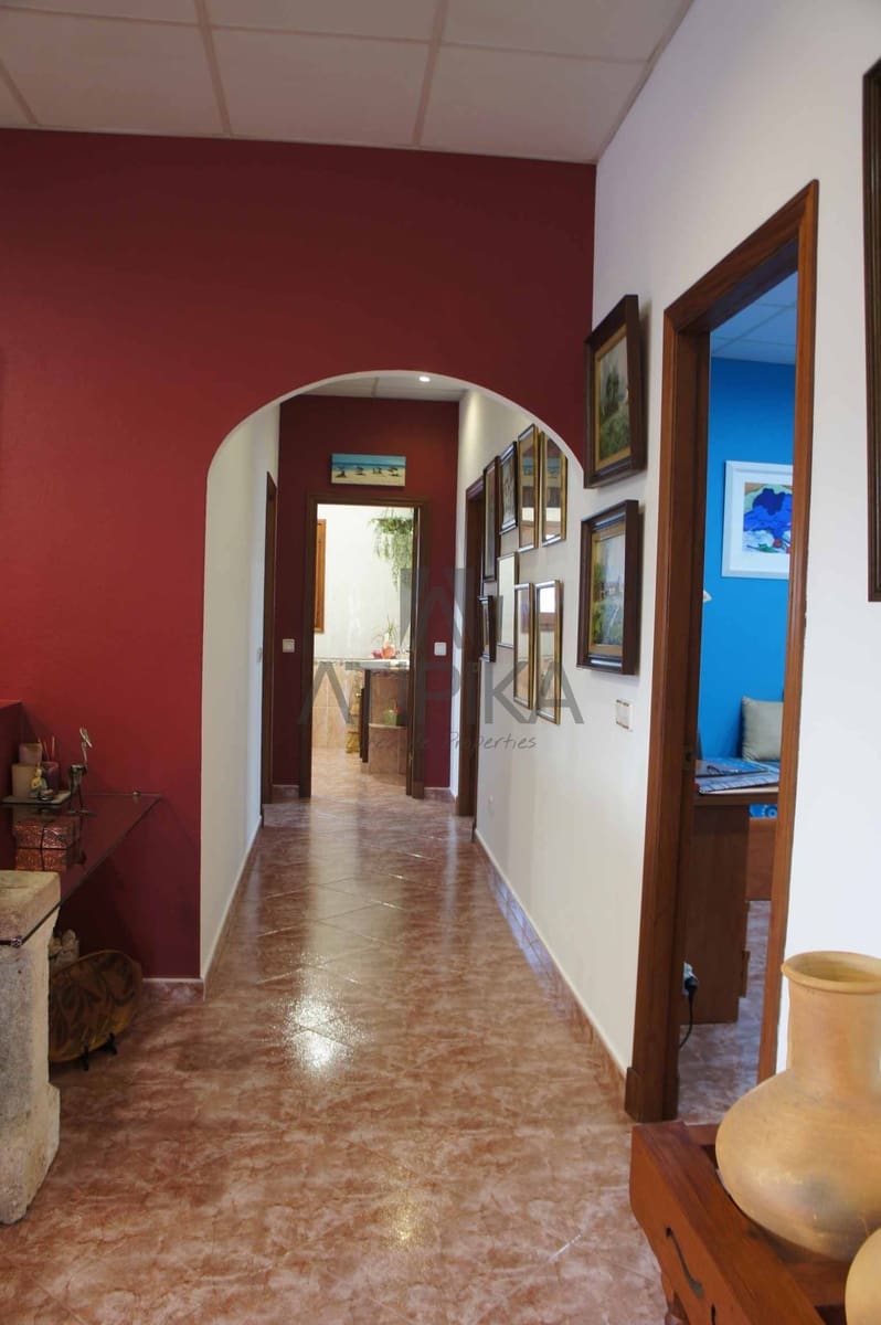 3 soveværelse Villa til salg i La Argentina med swimmingpool - € 990.000 (Ref: 5098063)