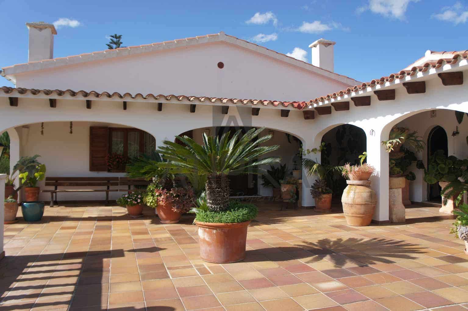 3 soveværelse Villa til salg i La Argentina med swimmingpool - € 990.000 (Ref: 5098063)