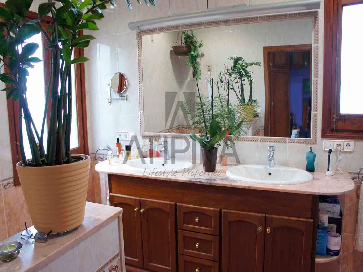 3 soveværelse Villa til salg i La Argentina med swimmingpool - € 990.000 (Ref: 5098063)