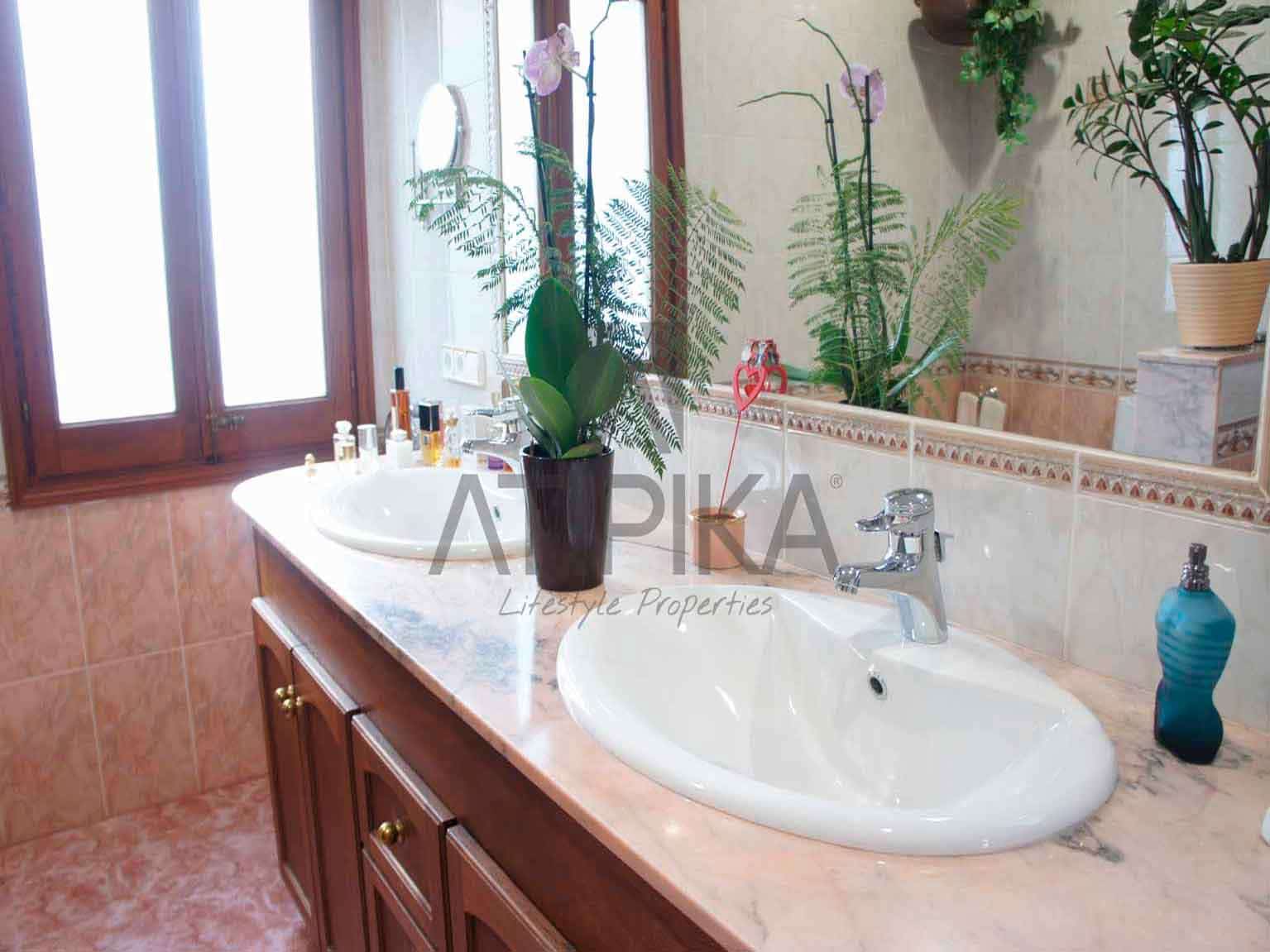 3 soveværelse Villa til salg i La Argentina med swimmingpool - € 990.000 (Ref: 5098063)