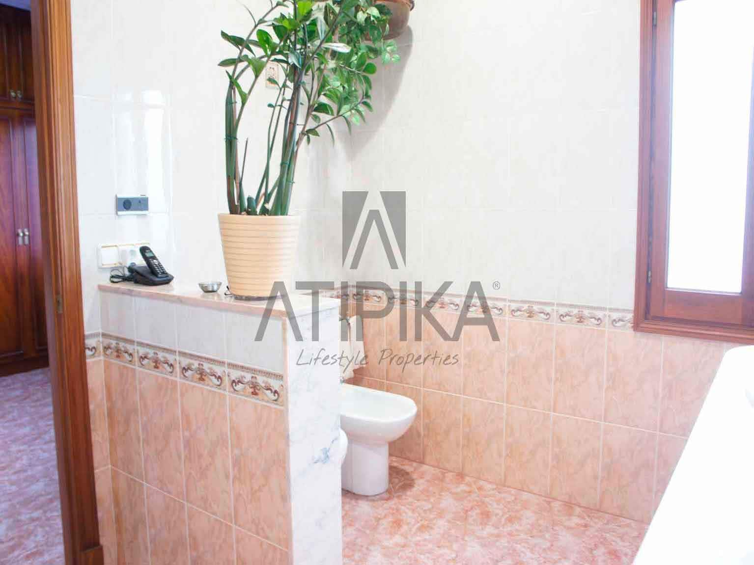 3 soveværelse Villa til salg i La Argentina med swimmingpool - € 990.000 (Ref: 5098063)