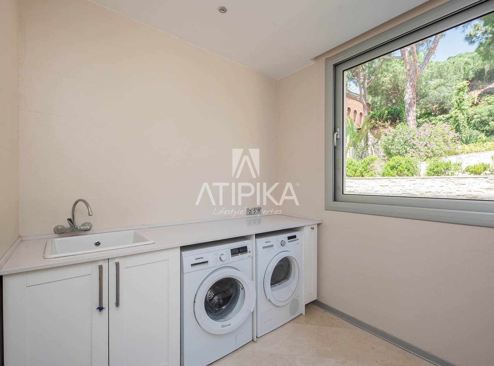 6 makuuhuone Huvila vuokrattavana paikassa Cabrils mukana uima-altaan - 14 800 € (Ref: 6070795)