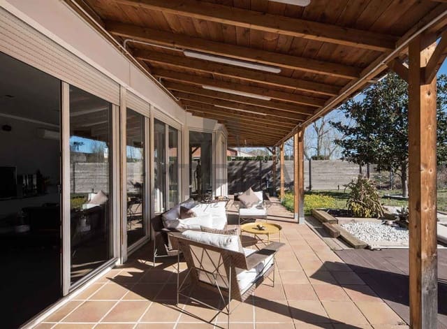 7 sypialnia Willa na sprzedaż w Sant Quirze del Vallès z basenem - 1 250 000 € (Ref: 7472592)