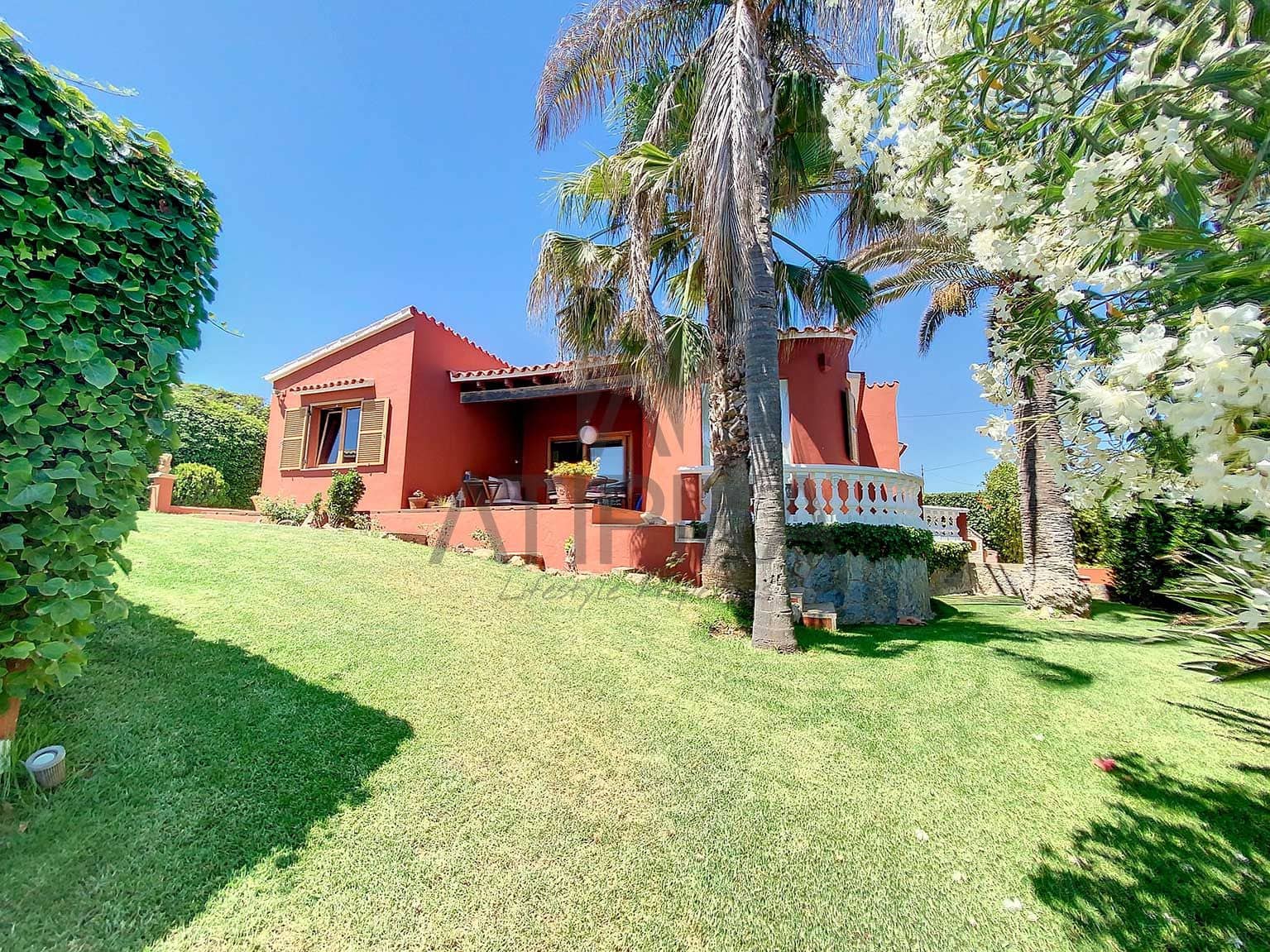 10 soverom Villa til salgs i Punta Prima med svømmebasseng - € 3 695 000 (Ref: 7499876)