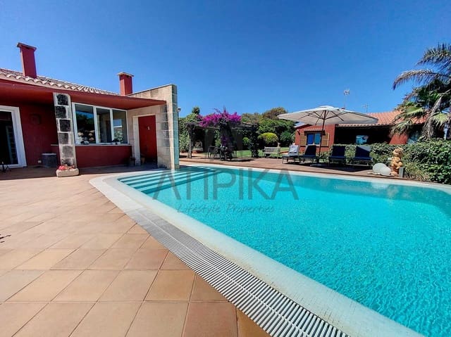 Chalet de 10 habitaciones en Punta Prima, San Luis / Sant Lluís en venta con piscina - 3.695.000 € (Ref: 7499876)