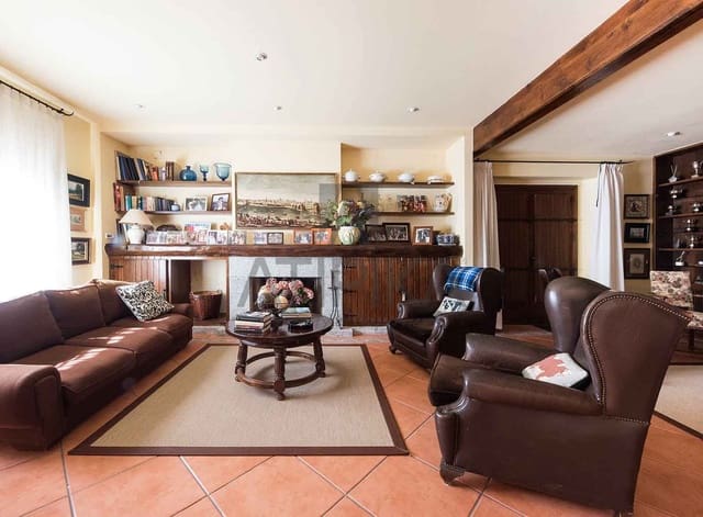 6 bedroom Villa for sale in Sant Andreu de Llavaneres - € 1,950,000 (Ref: 7537031)