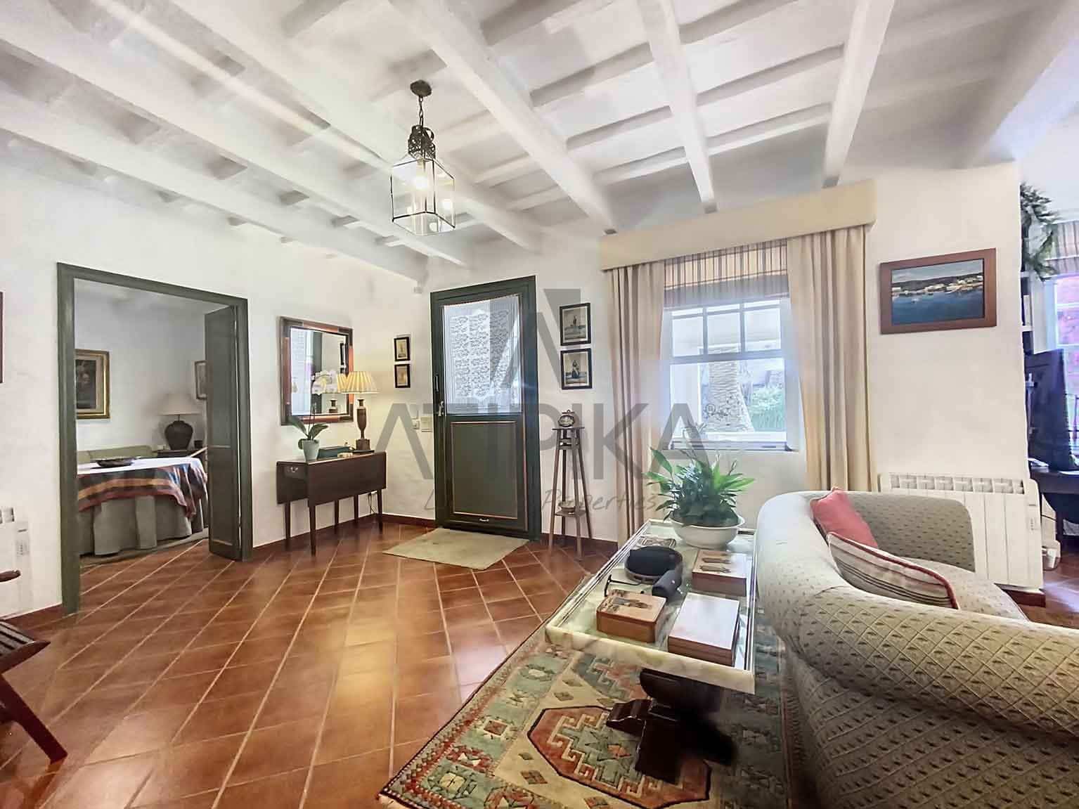 6 soveværelse Finca/Landehus til salg i S'Uestra med swimmingpool - € 990.000 (Ref: 7672153)