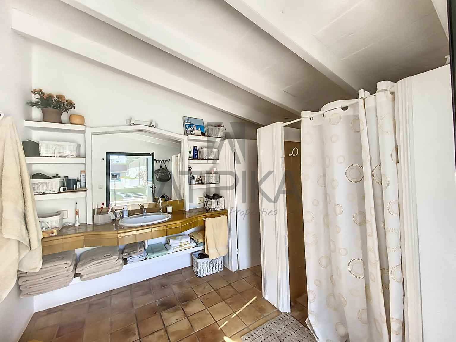 6 soveværelse Finca/Landehus til salg i S'Uestra med swimmingpool - € 990.000 (Ref: 7672153)