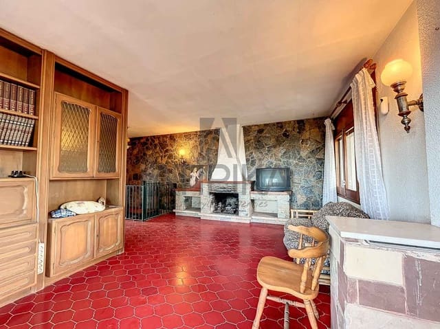 4 sovrum Villa till salu i Castelldefels med pool - 1 095 000 € (Ref: 7695142)