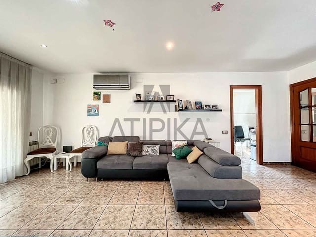 5 bedroom Villa for sale in Castelldefels - € 1,200,000 (Ref: 7838704)