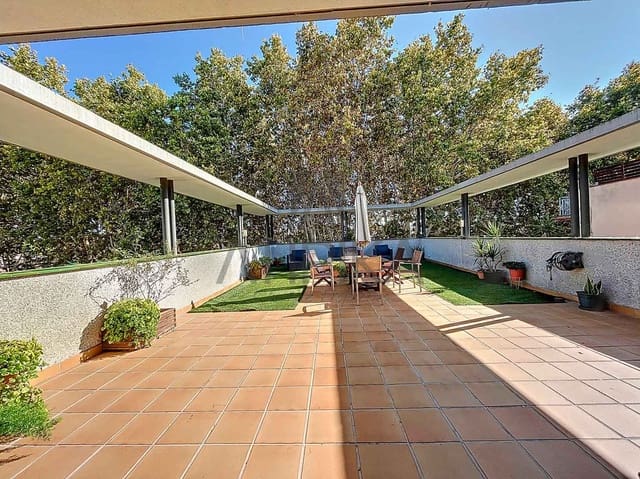 5 bedroom Villa for sale in Castelldefels - € 1,200,000 (Ref: 7838704)