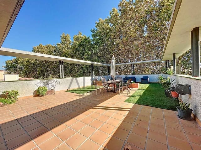 5 bedroom Villa for sale in Castelldefels - € 1,200,000 (Ref: 7838704)