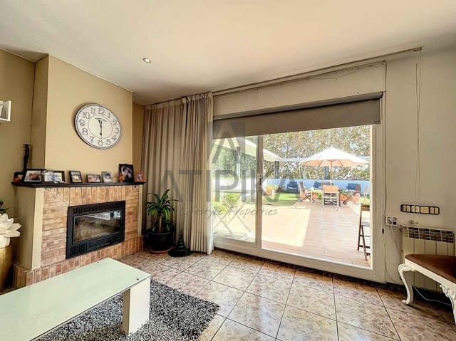 5 bedroom Villa for sale in Castelldefels - € 1,200,000 (Ref: 7838704)