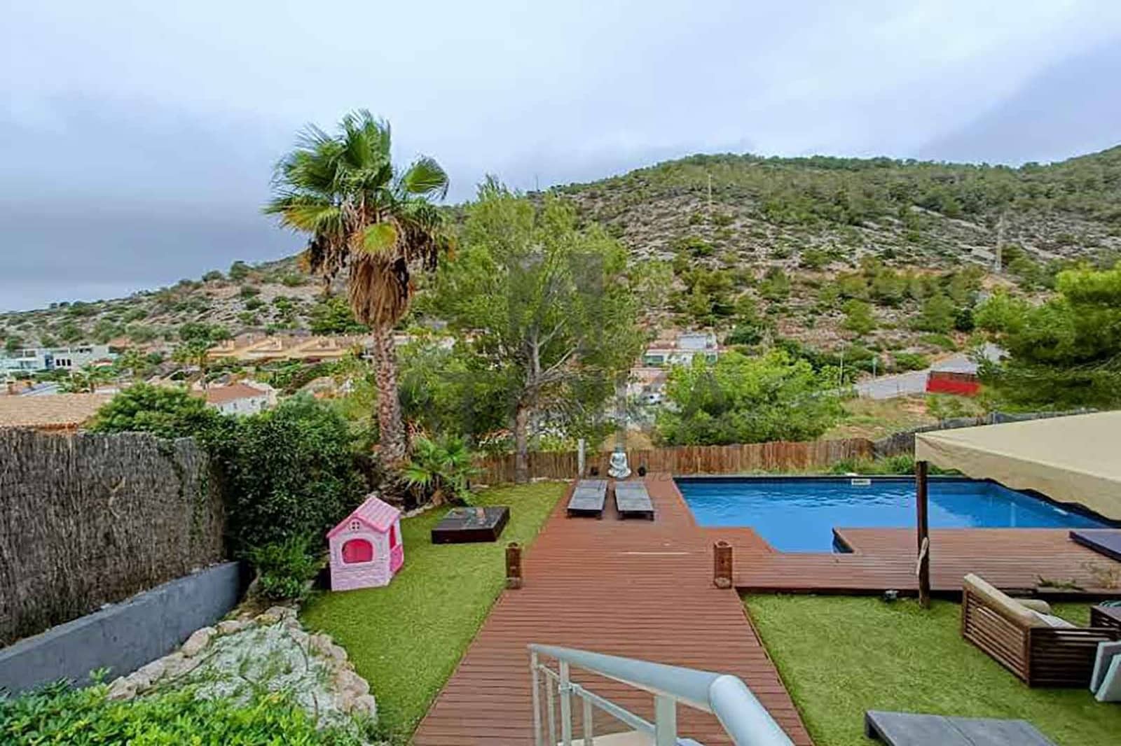 6 soveværelse Villa til salg i Sitges med swimmingpool - € 1.050.000 (Ref: 7976600)