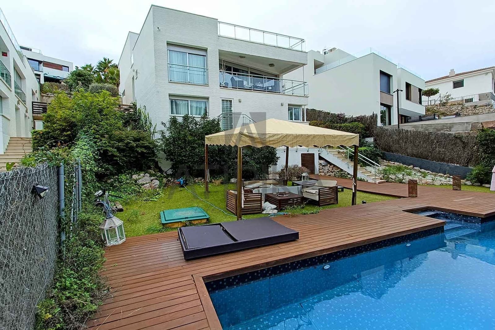 6 soveværelse Villa til salg i Sitges med swimmingpool - € 1.050.000 (Ref: 7976600)