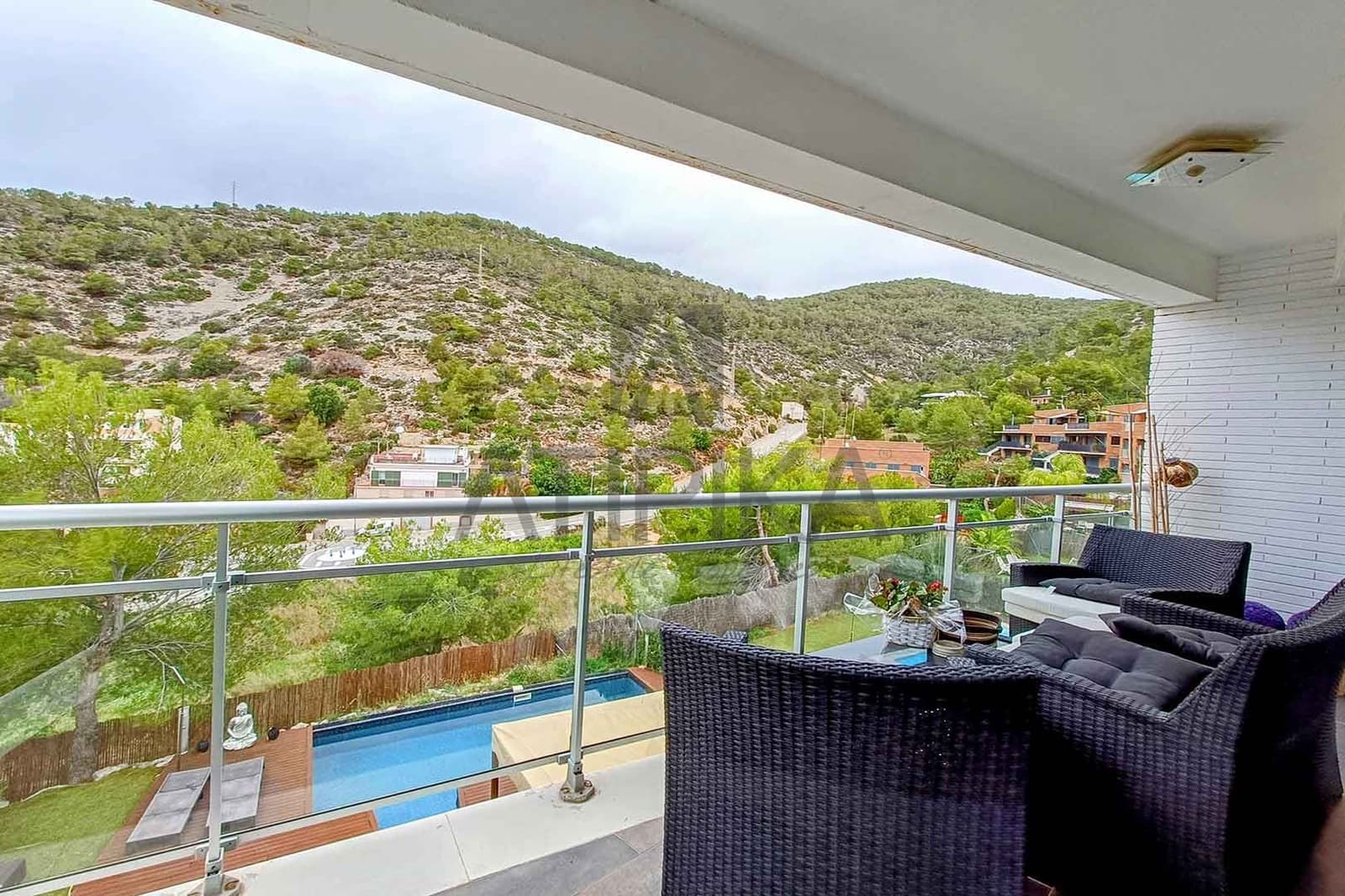 6 soveværelse Villa til salg i Sitges med swimmingpool - € 1.050.000 (Ref: 7976600)
