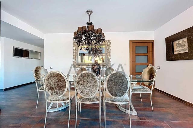 6 bedroom Villa for sale in Sitges with pool - € 1,050,000 (Ref: 7976600)