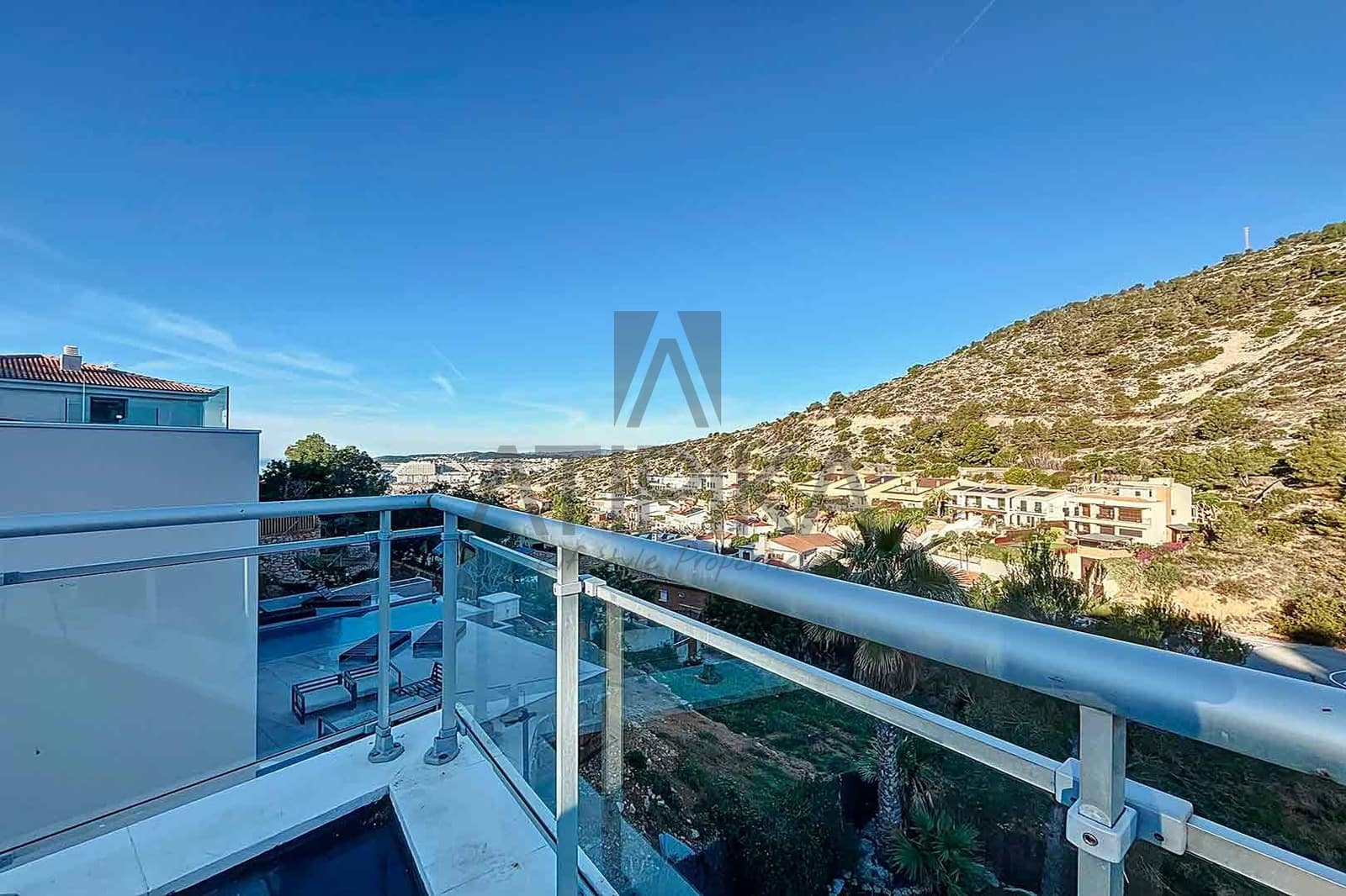 6 soveværelse Villa til salg i Sitges med swimmingpool - € 1.050.000 (Ref: 7976600)