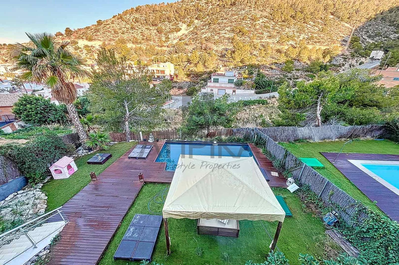 6 soveværelse Villa til salg i Sitges med swimmingpool - € 1.050.000 (Ref: 7976600)