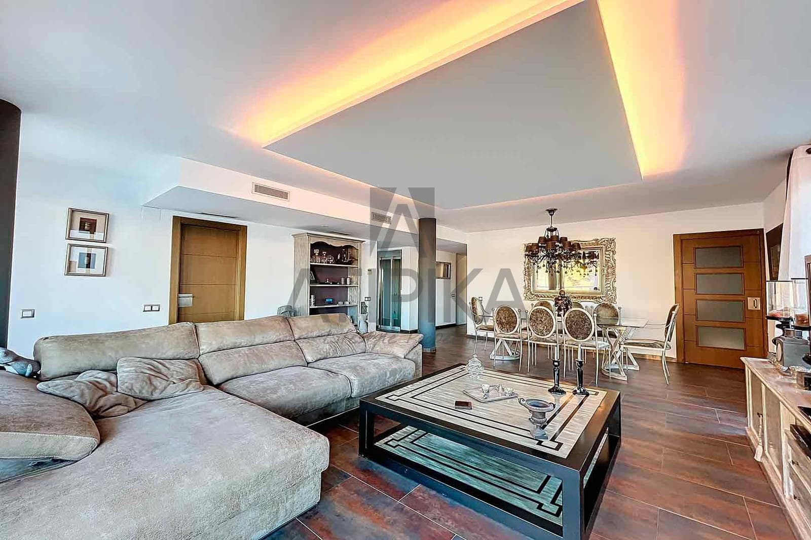 6 soveværelse Villa til salg i Sitges med swimmingpool - € 1.050.000 (Ref: 7976600)