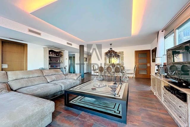 6 bedroom Villa for sale in Sitges with pool - € 1,050,000 (Ref: 7976600)