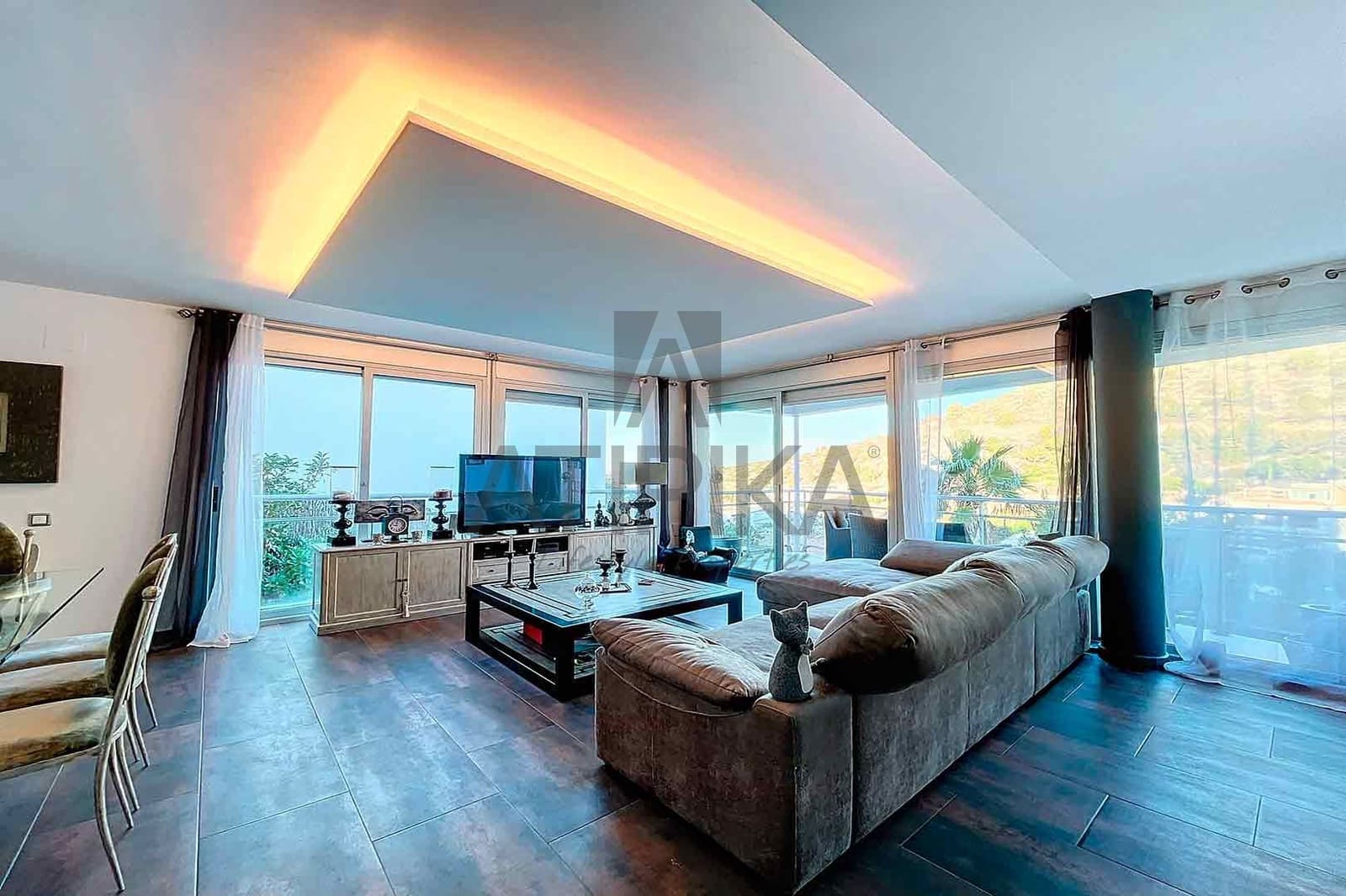 6 soveværelse Villa til salg i Sitges med swimmingpool - € 1.050.000 (Ref: 7976600)