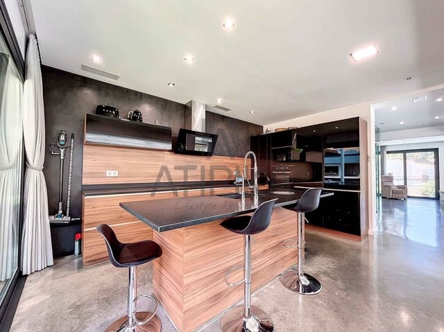 5 makuuhuone Huvila myytävänä paikassa Castelldefels mukana uima-altaan - 2 400 000 € (Ref: 7979100)