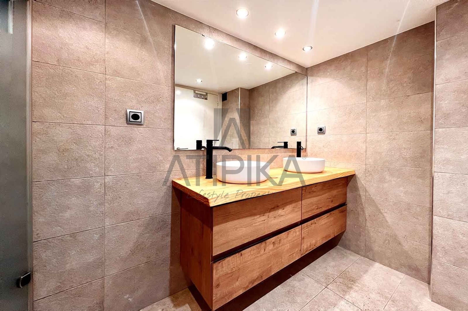 4 soveværelse Lejlighed til salg i Sitges med swimmingpool - € 645.000 (Ref: 8017432)