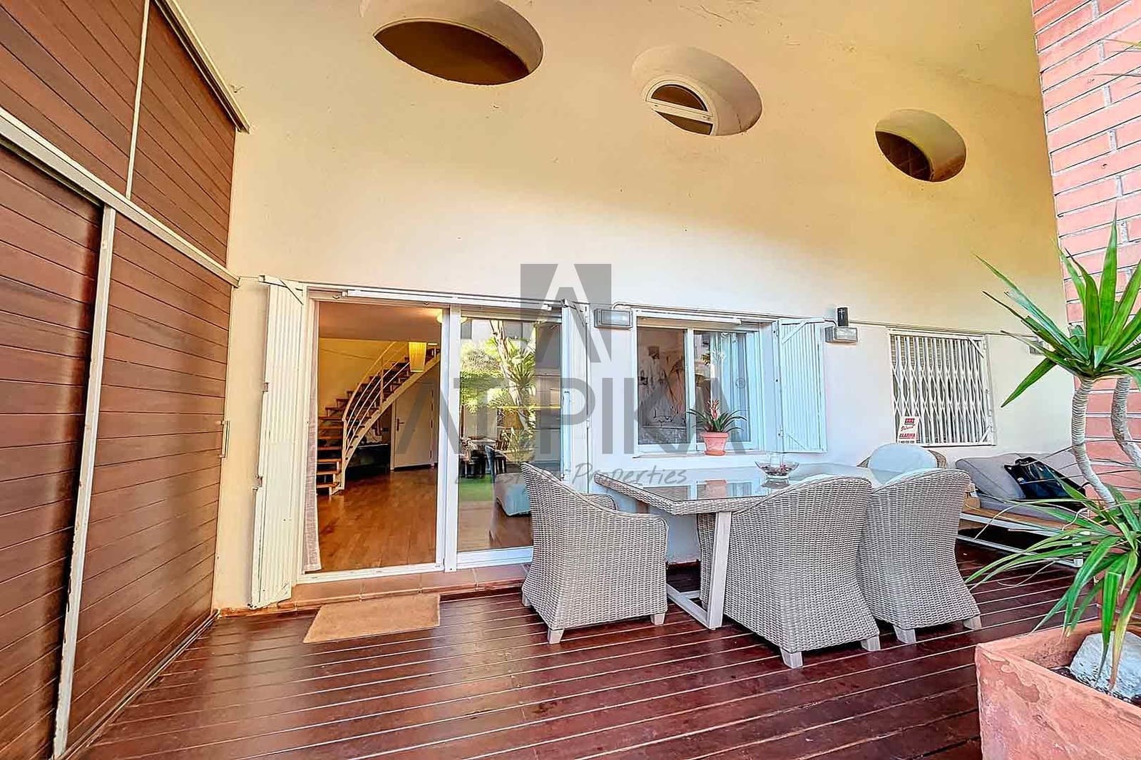 4 soveværelse Lejlighed til salg i Sitges med swimmingpool - € 645.000 (Ref: 8017432)