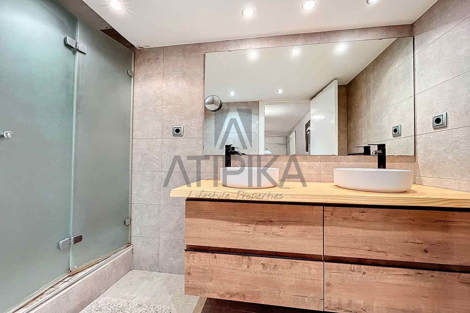 4 soveværelse Lejlighed til salg i Sitges med swimmingpool - € 645.000 (Ref: 8017432)